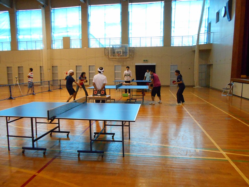 第31回 父母交流スポーツ大会 卓球の試合の様子