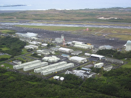 硫黄島の基地の画像